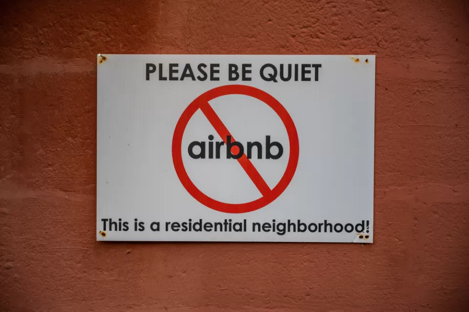 "Please Be Quiet" sign